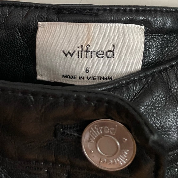 Wilfred Aritzia Faux Leather Straight Leg Melina Pants. 2022 Version. Size 6 - Picture 4 of 8